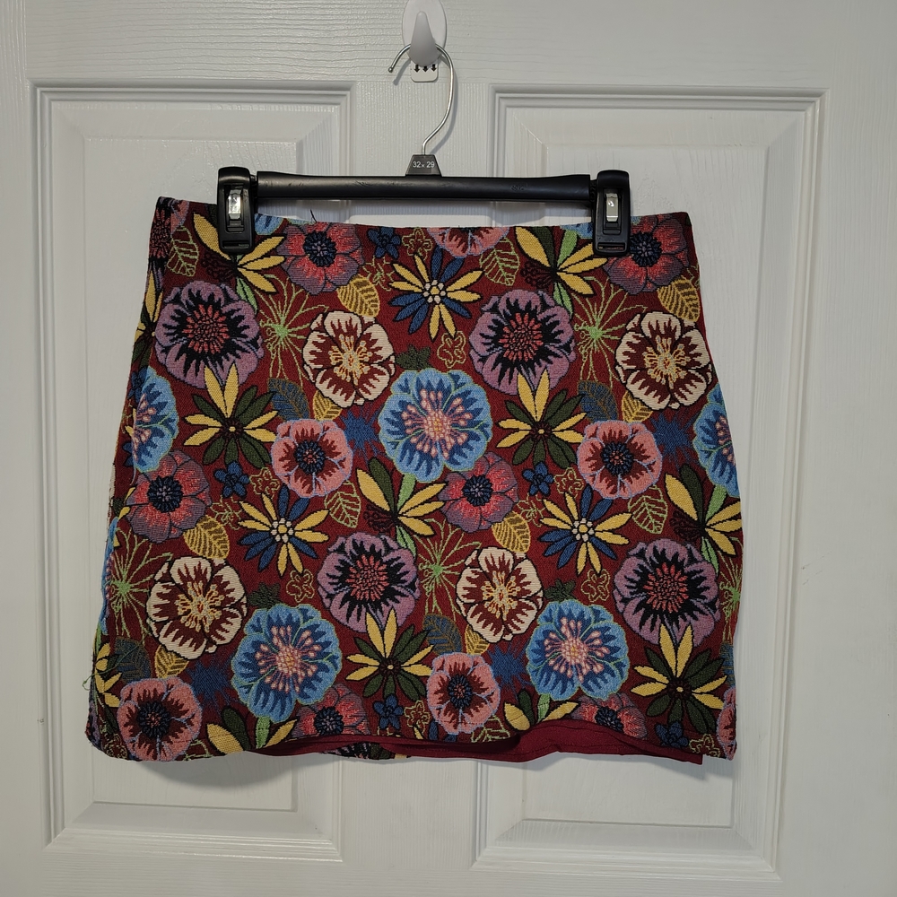 Floral Jacquard Mini Skirt in Burgundy